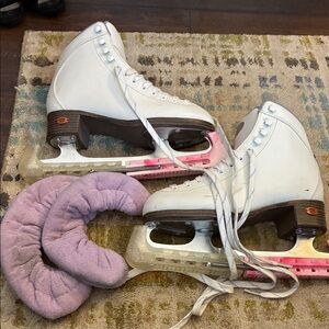 White Riedell Girls Ice Skates- sz 4